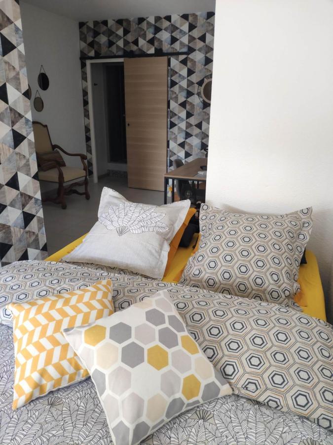 La Tourelle Suite Cosy Entre Vignoble Aixois Et Luberon Le Puy-Sainte-Réparade Exteriér fotografie